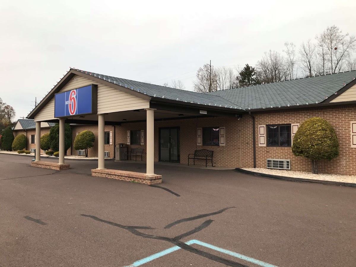 Motel 6 Bloomsburg, PA photo 3