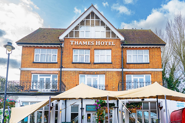 Uno Thames Hotel