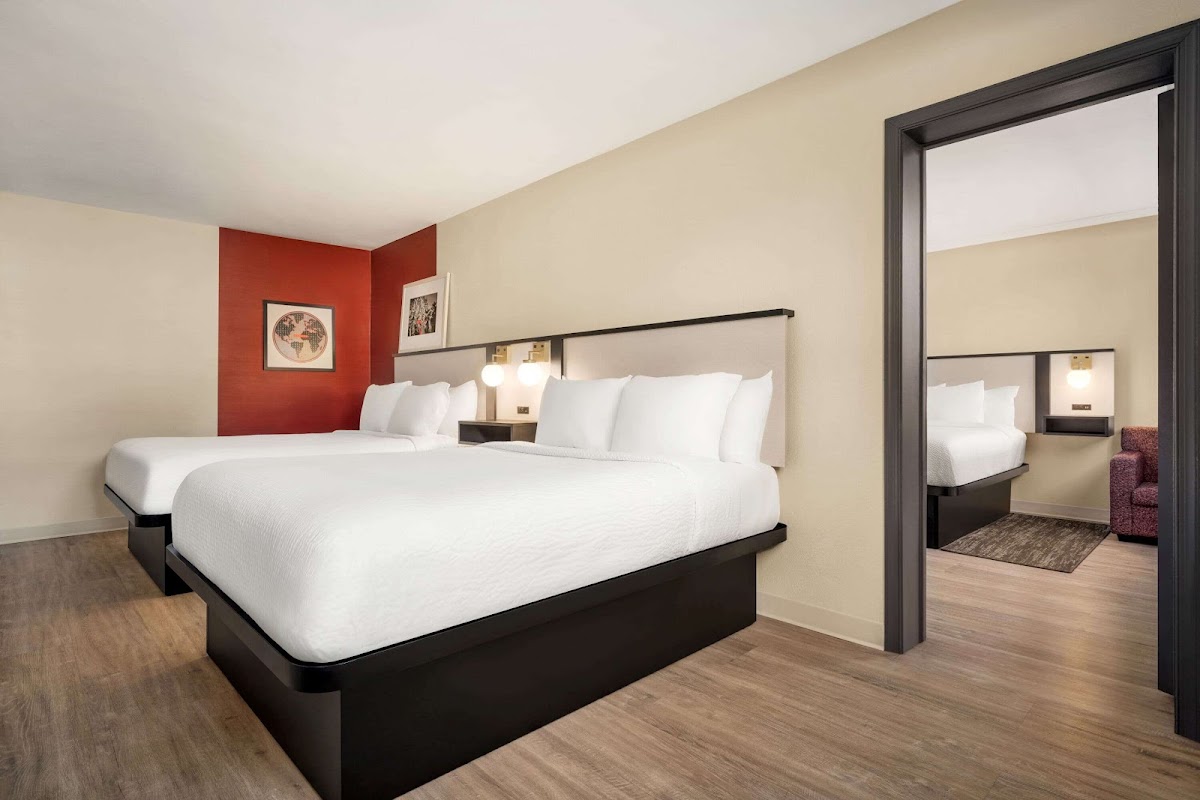 Ramada by Wyndham Whitehall/Allentown photo 2