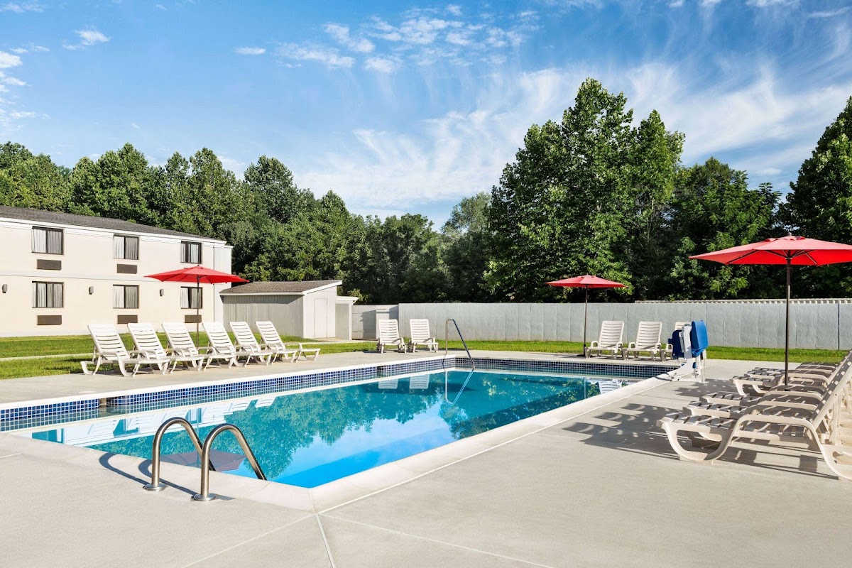 Ramada by Wyndham Whitehall/Allentown photo 3