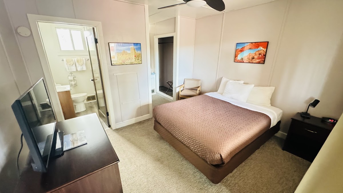 Chuck Wagon Lodge photo 2