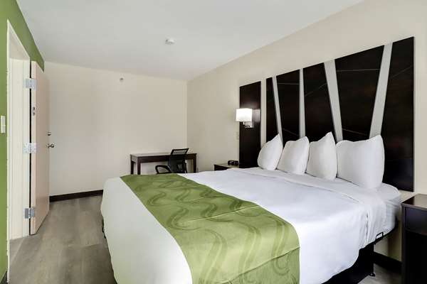 Quality Suites Albuquerque Airport photo 2