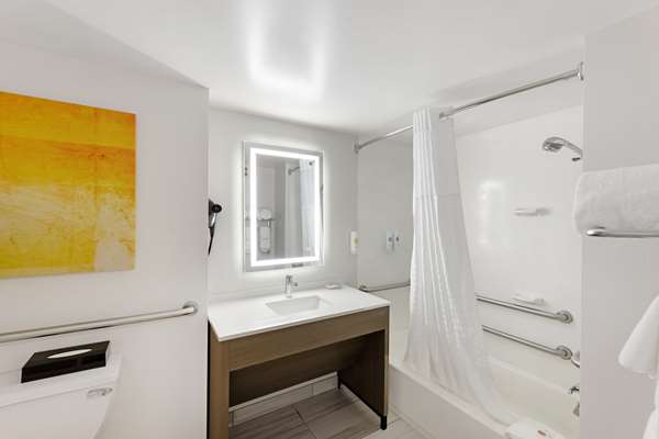 Comfort Inn & Suites Arlington Heights - Schaumburg photo 3