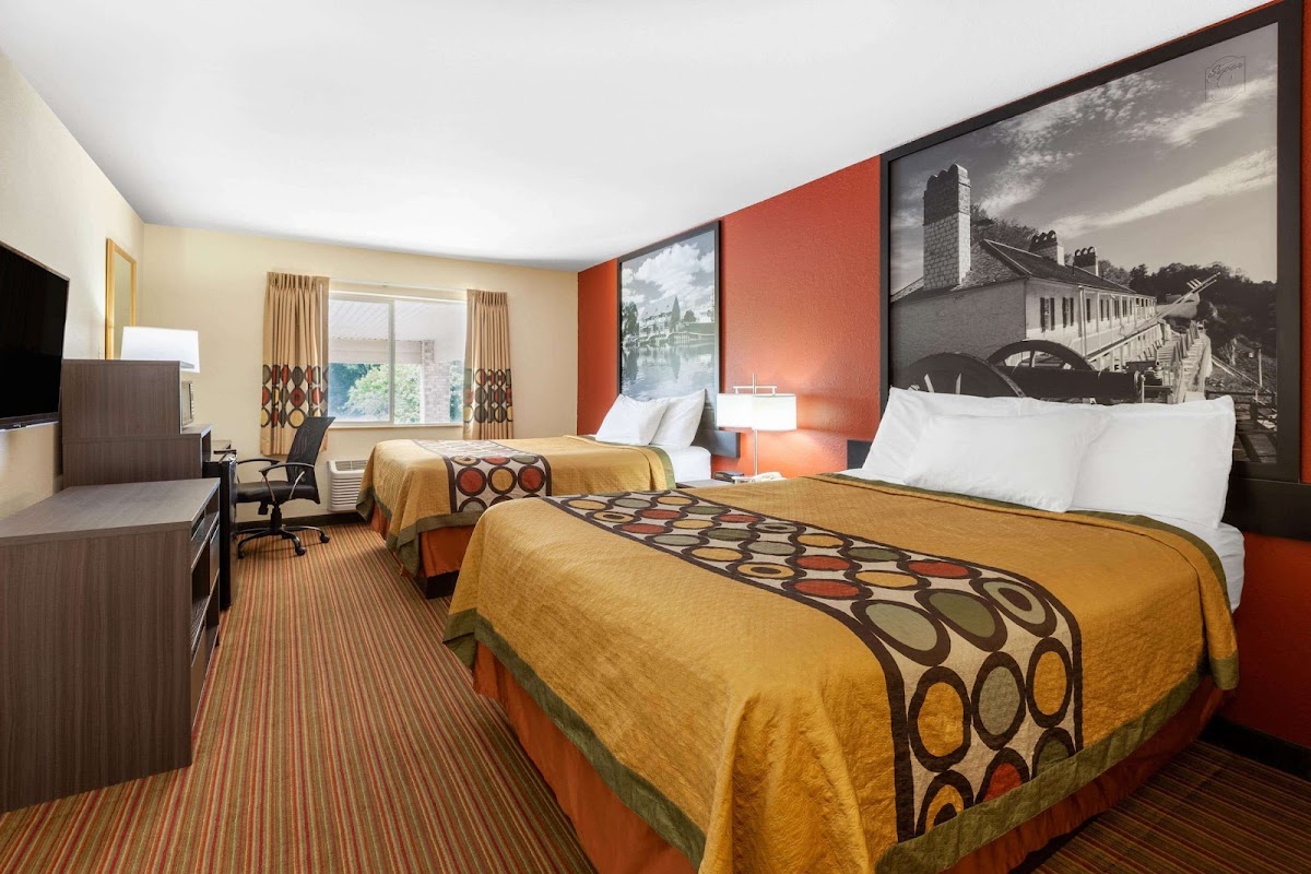 Super 8 by Wyndham Big Rapids photo 2