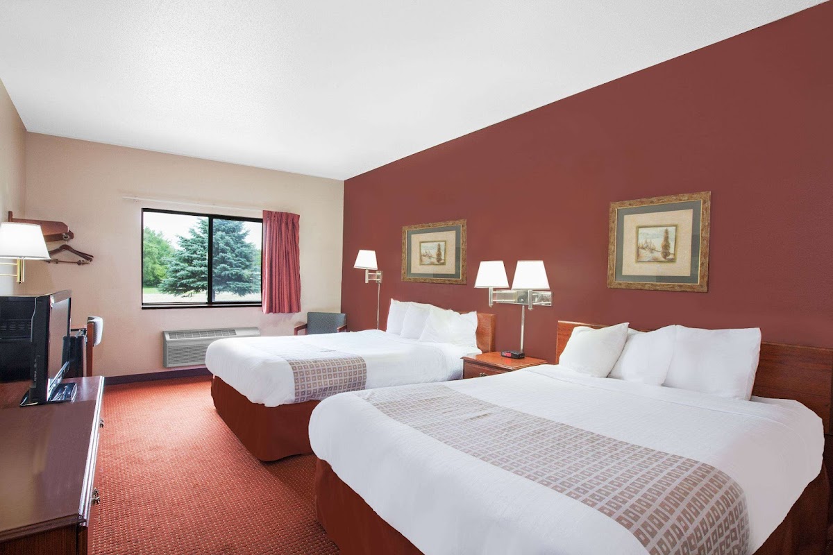 Super 8 by Wyndham Mason City photo 2