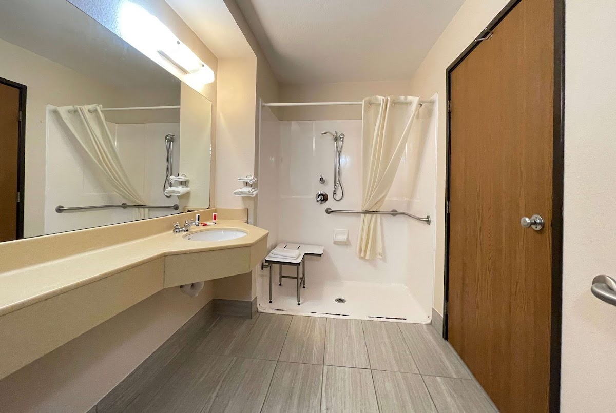 Super 8 by Wyndham Columbia Clark Lane photo 3