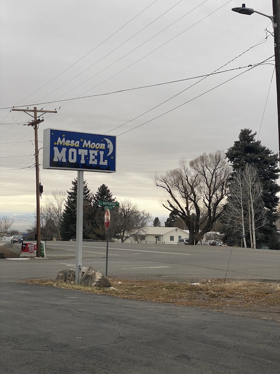 Mesa Moon Inn & Suites photo 3