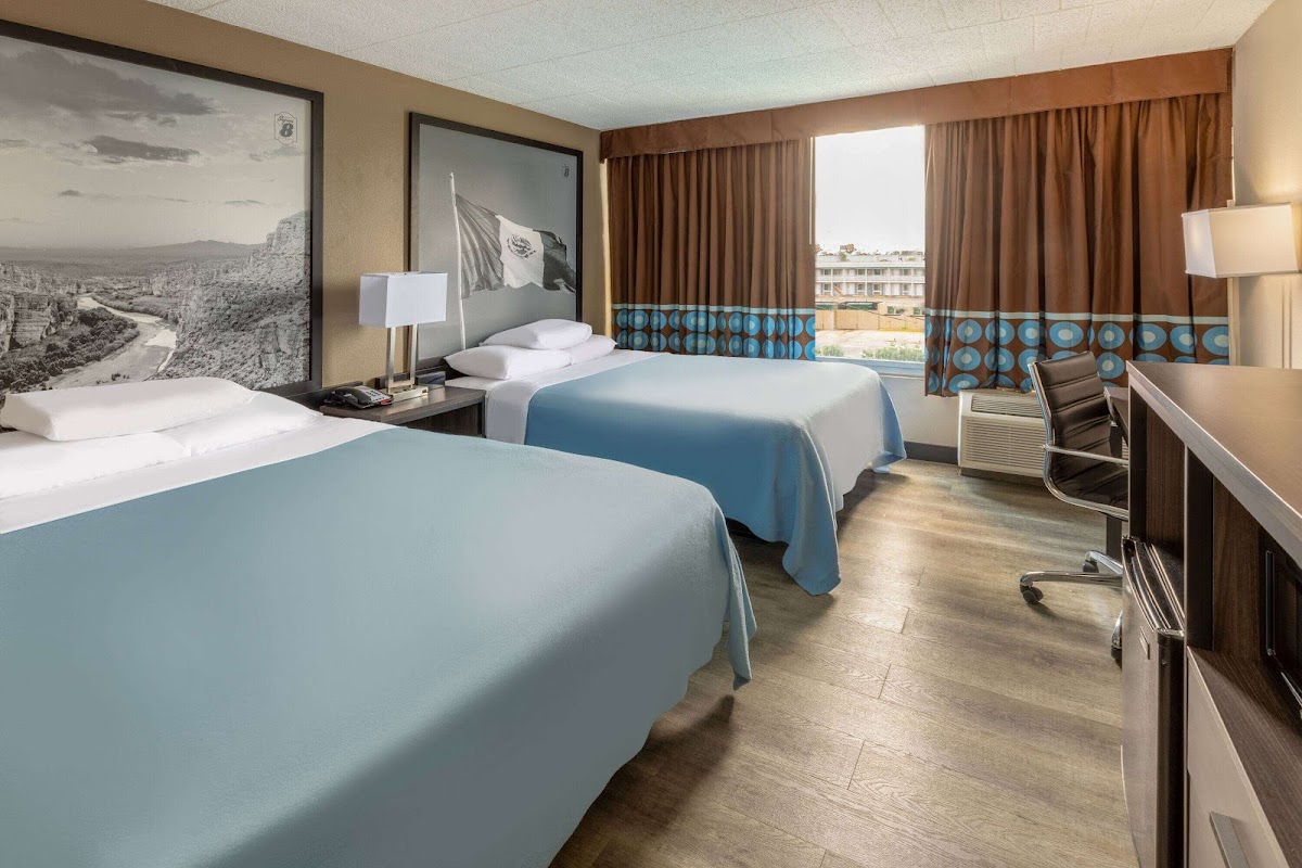 Super 8 by Wyndham Laredo photo 2