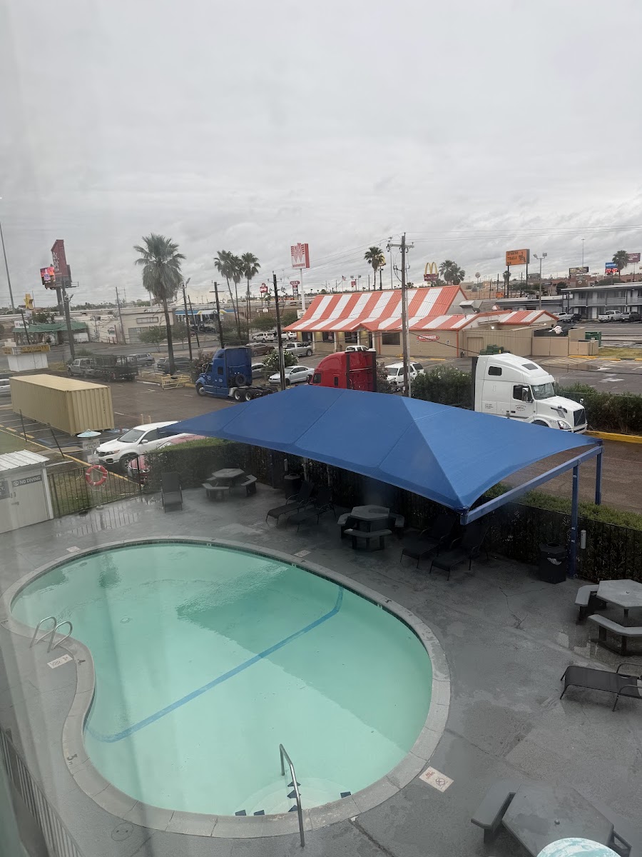 Super 8 by Wyndham Laredo photo 3