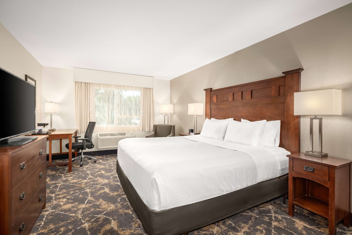 La Quinta Inn & Suites by Wyndham Grants Pass photo 2