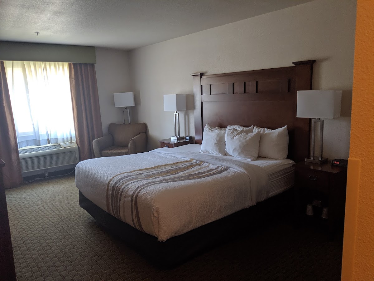 La Quinta Inn & Suites by Wyndham Grants Pass photo 3