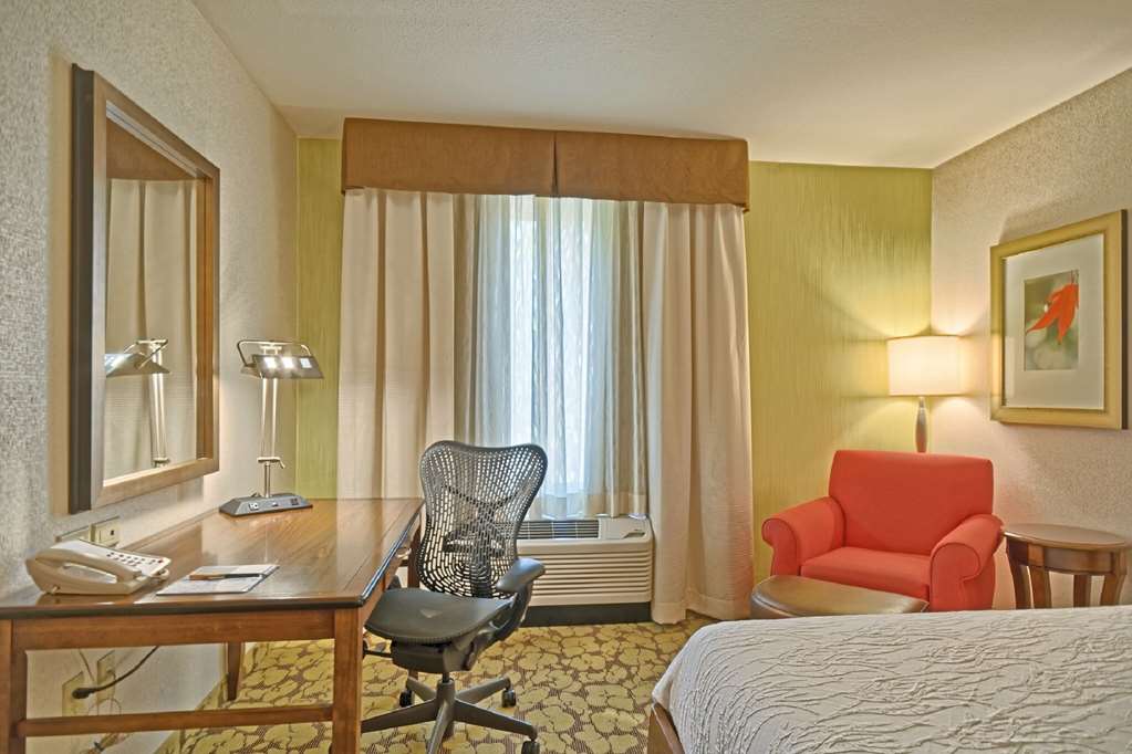 Hilton Garden Inn Mt. Laurel photo 2