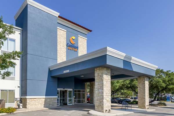 Comfort Suites Medical Center near Six Flags
