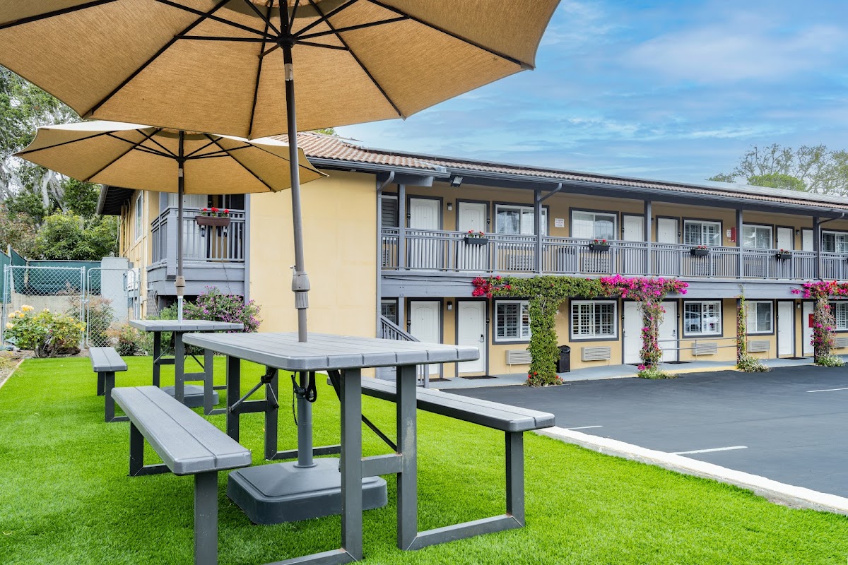 Aura Inn
