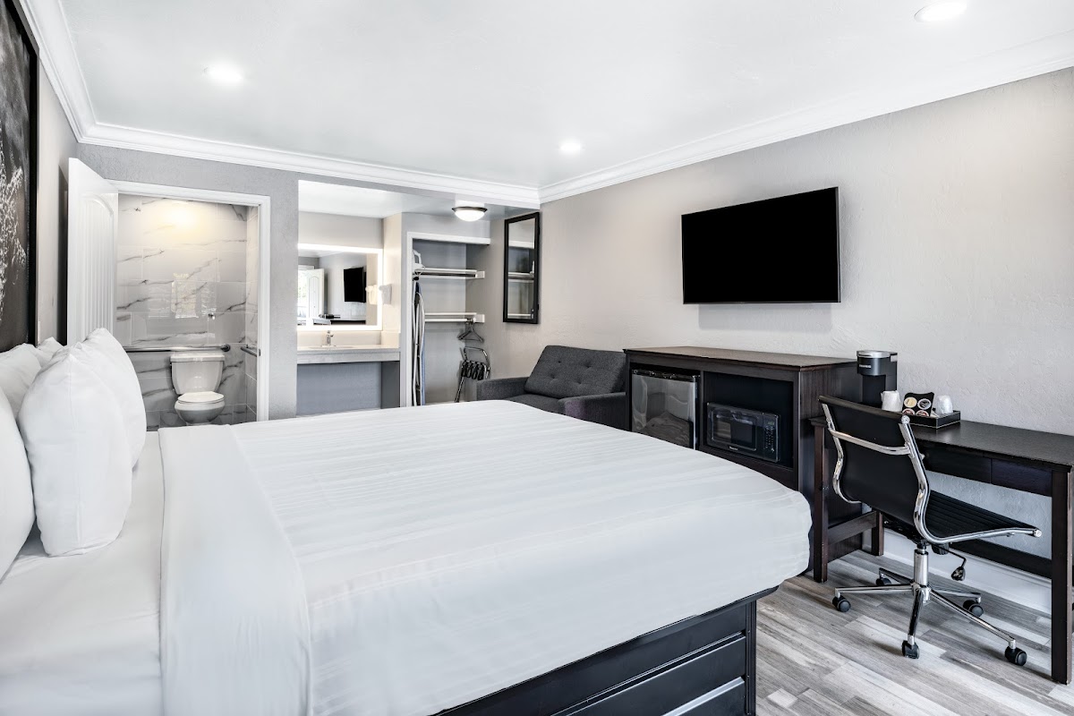 Aura Inn photo 2