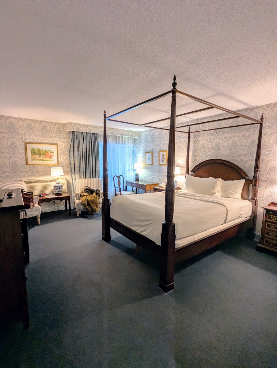 The Farmington Inn & Suites photo 2