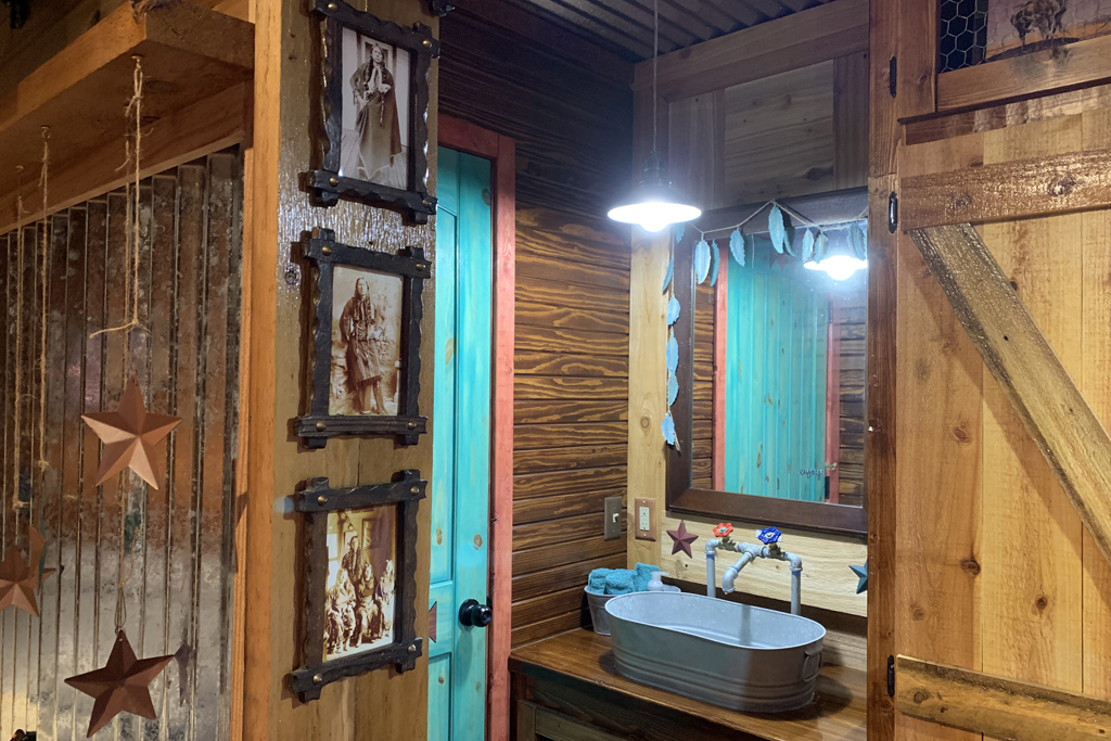 The Lazy Buffalo Cabins, Bunkhouse, and Venue photo 3