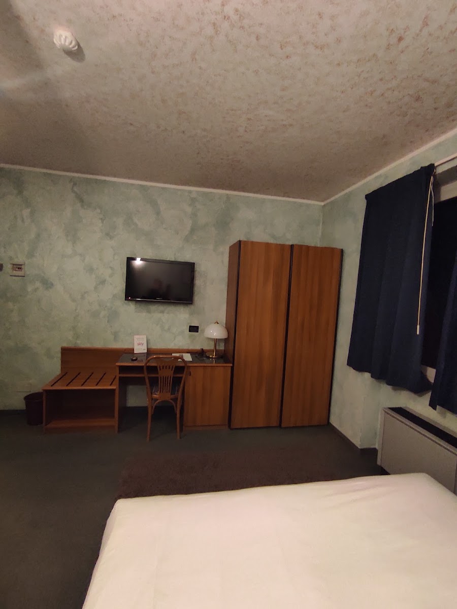 Room 8