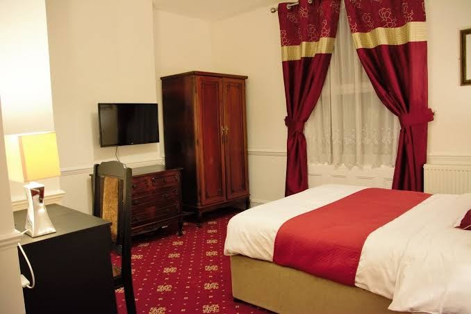 Crown Lodge Guest House photo 2