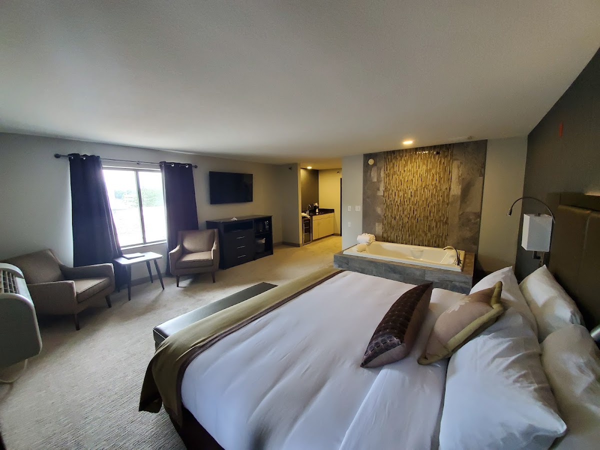 Express Suites Riverport- Conference and Event Center photo 2