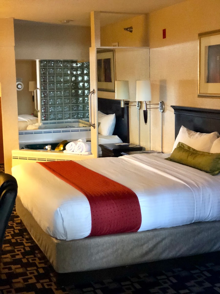 Express Suites Riverport- Conference and Event Center photo 3