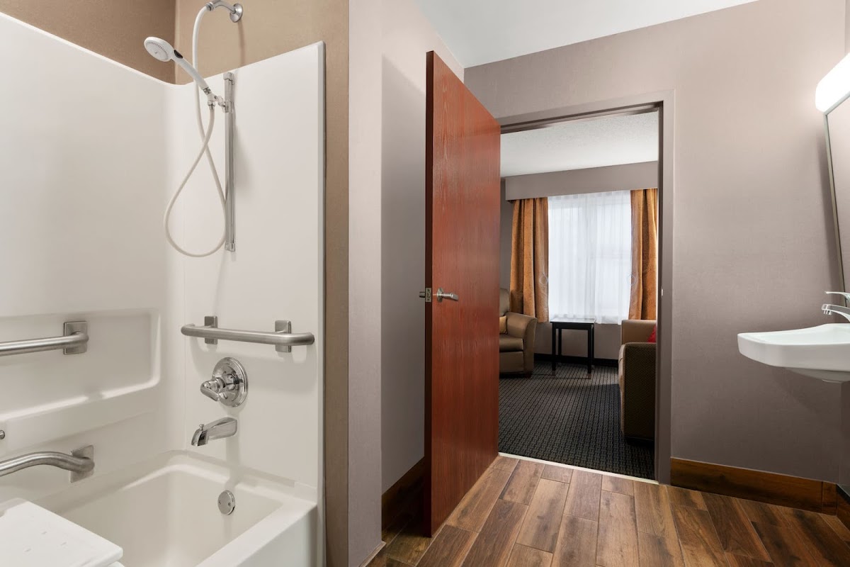 Lancaster Suites photo 3