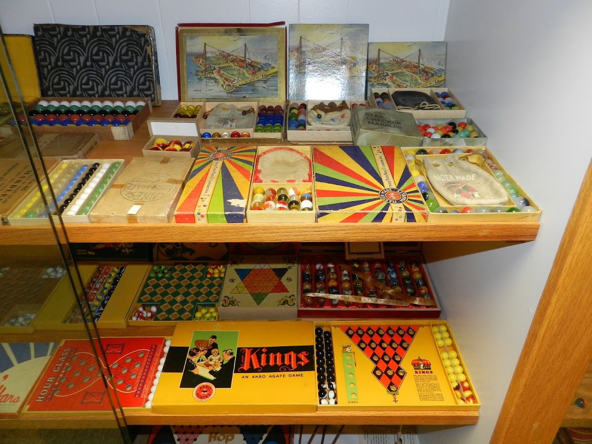 Lee's Legendary Marbles & Collectibles