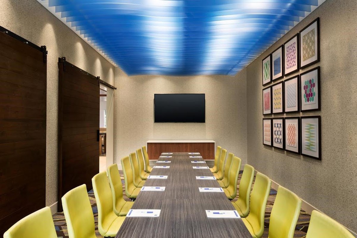 Holiday Inn Express & Suites Oak Grove by IHG photo 2