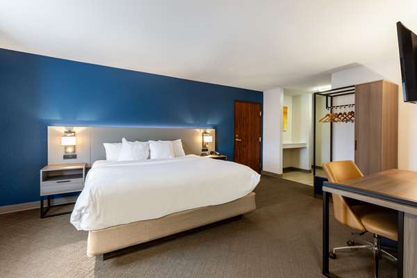 Comfort Inn & Suites Fremont photo 2