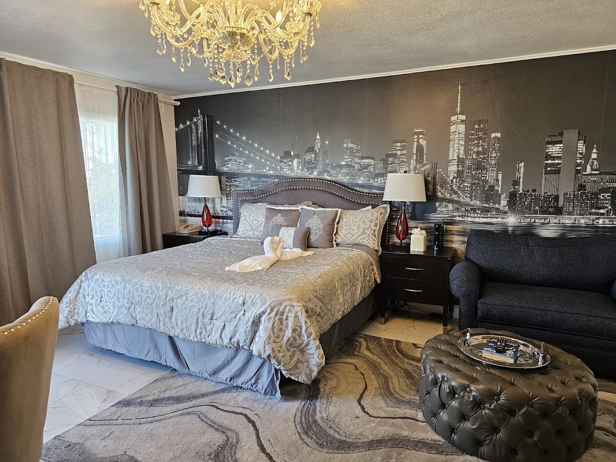 The Enclave Hotel & Suites photo 2