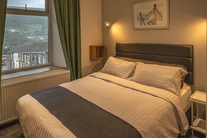 Windsor Hotel & Bar