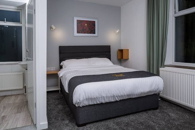 Windsor Hotel & Bar photo 2