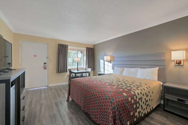 Econo Lodge Woodland near I-5 photo 2
