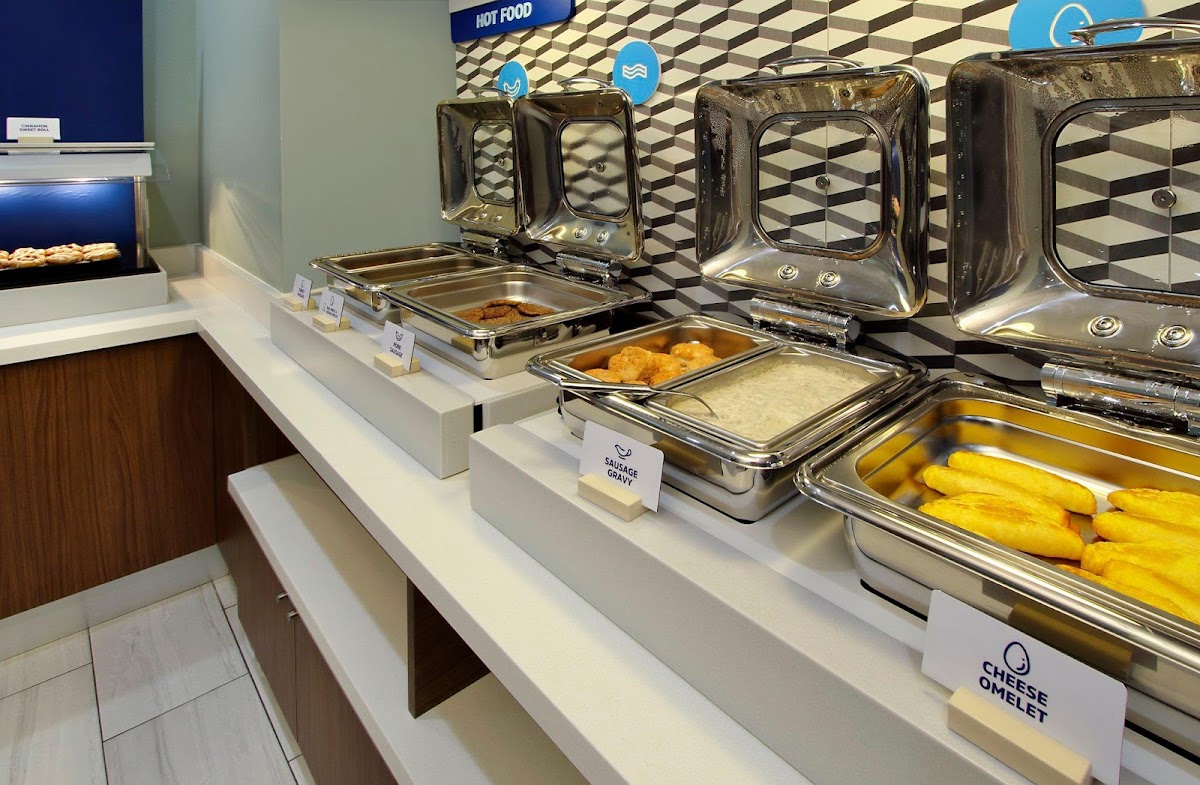 Holiday Inn Express & Suites Hollister by IHG photo 3