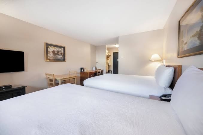 Sidney Waterfront Inn & Suites photo 3