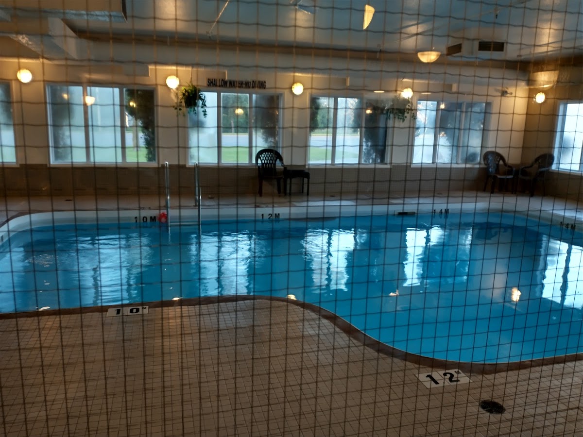 Super 8 by Wyndham Fort Frances photo 3