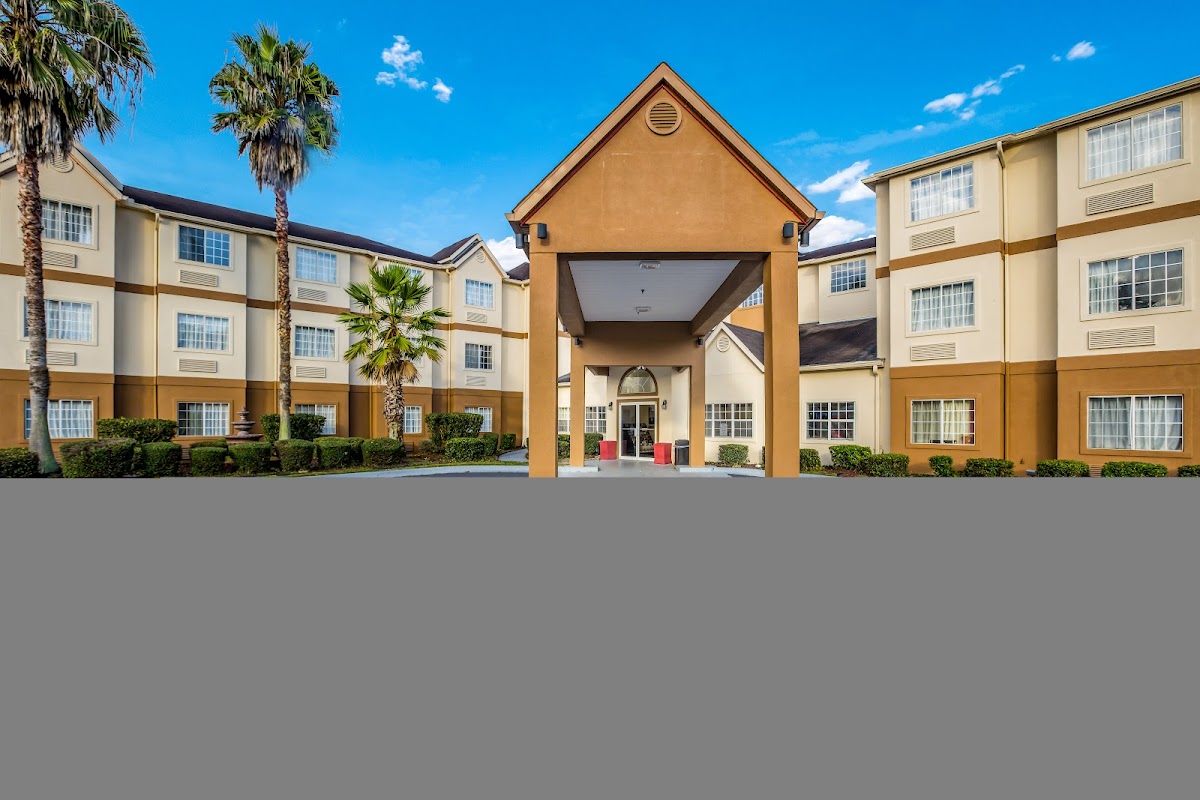 Red Roof PLUS+ & Suites - Savannah I-95