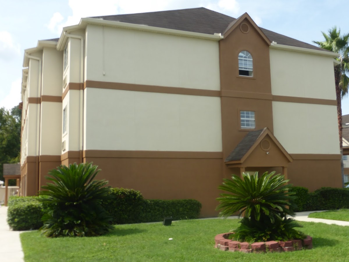 Red Roof PLUS+ & Suites - Savannah I-95 photo 3