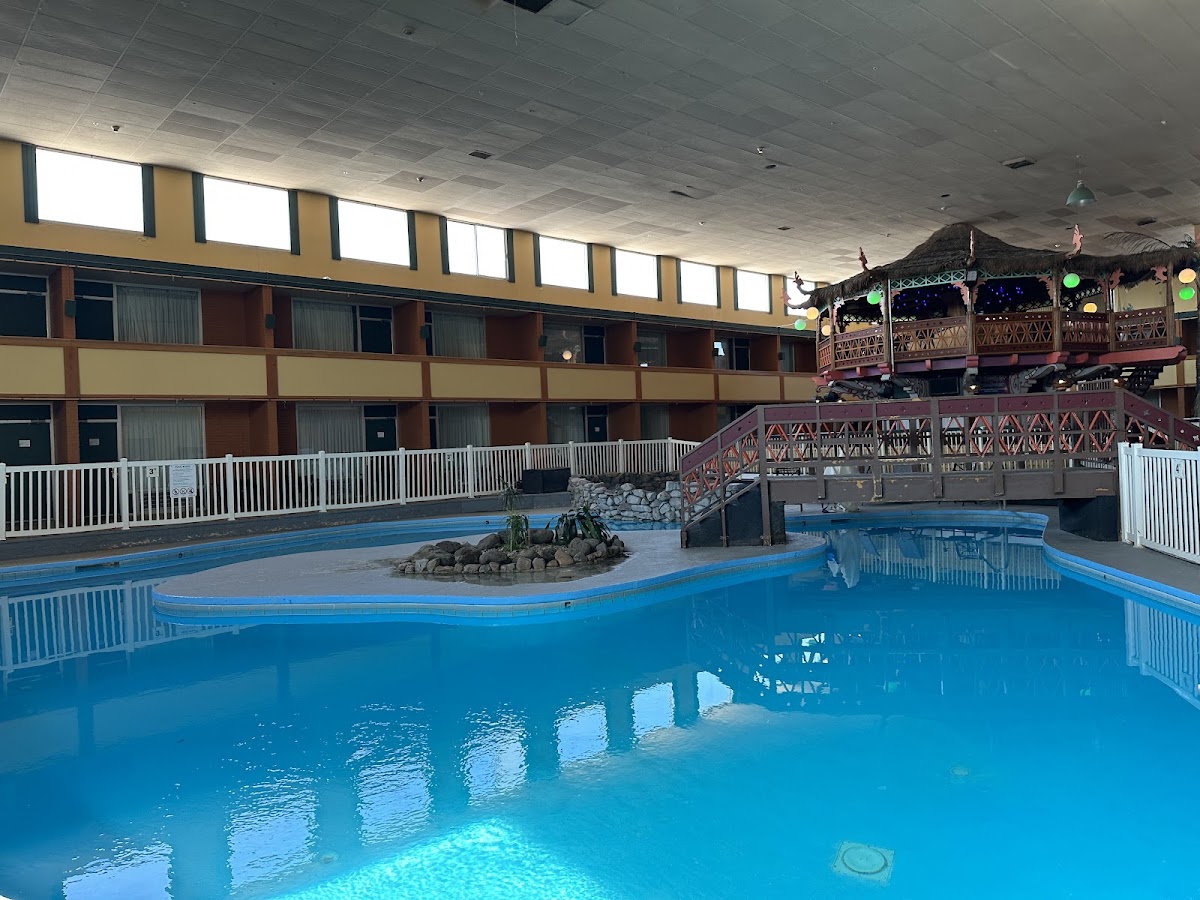 Ramada by Wyndham Kearney photo 3