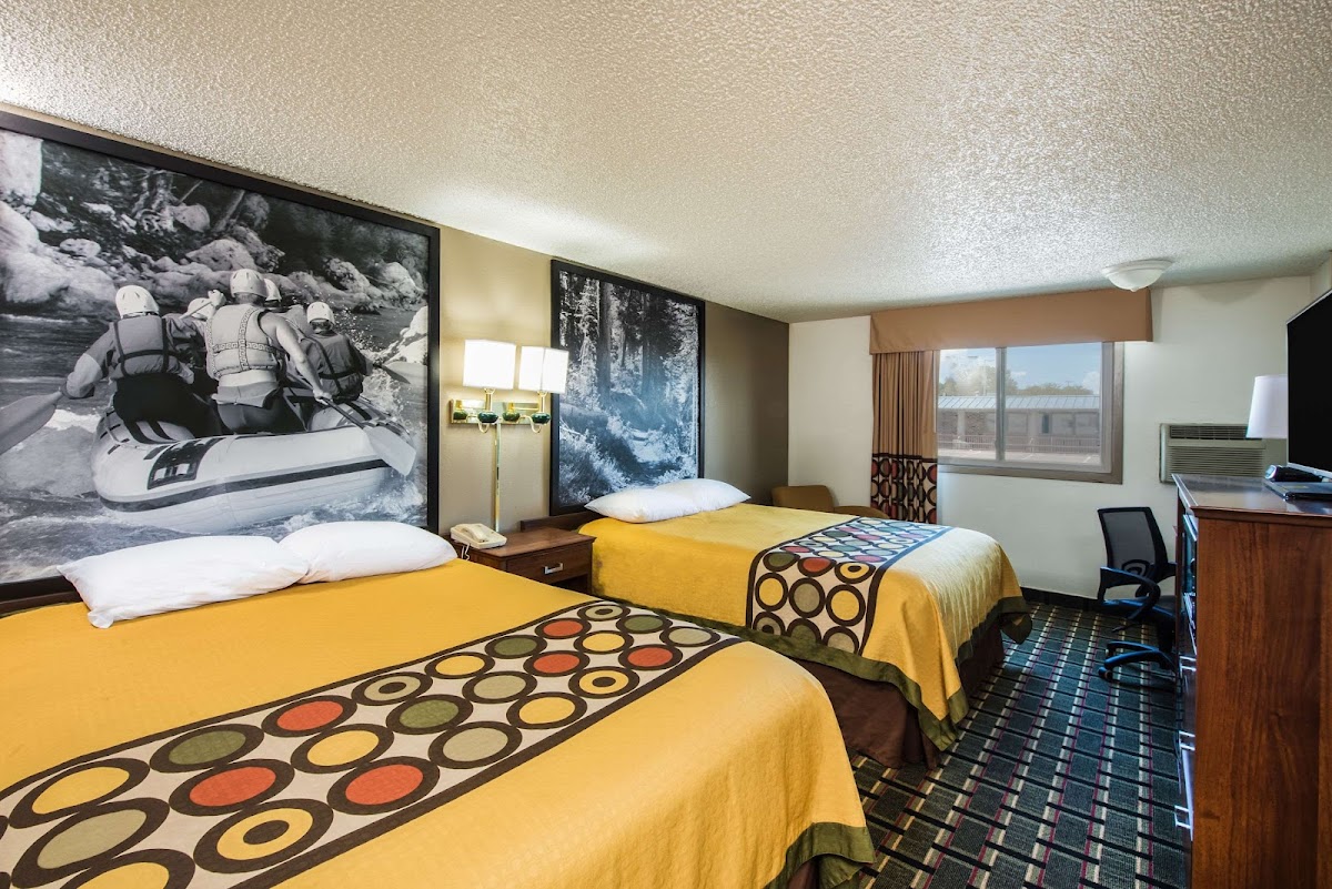 Super 8 by Wyndham Pueblo photo 2