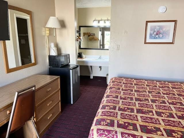 Economy Inn McCook photo 2