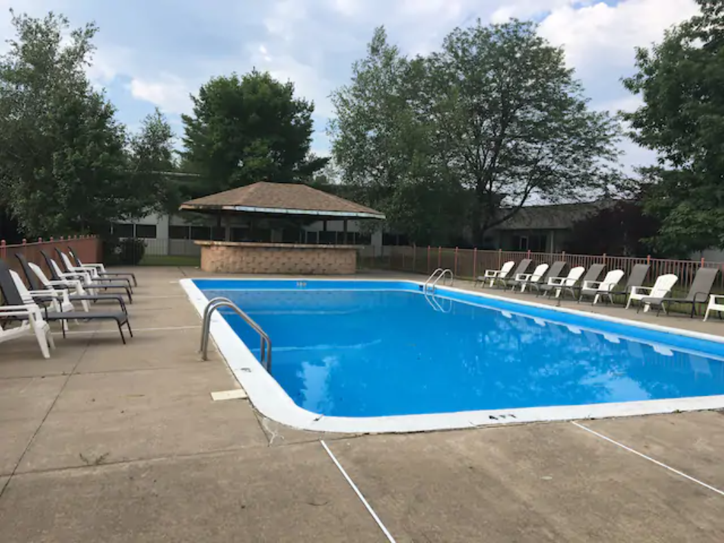 Red Carpet Inn & Suites photo 3