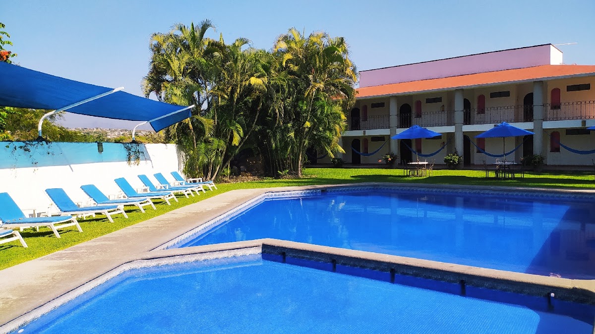 Hotel Iguanas photo 2