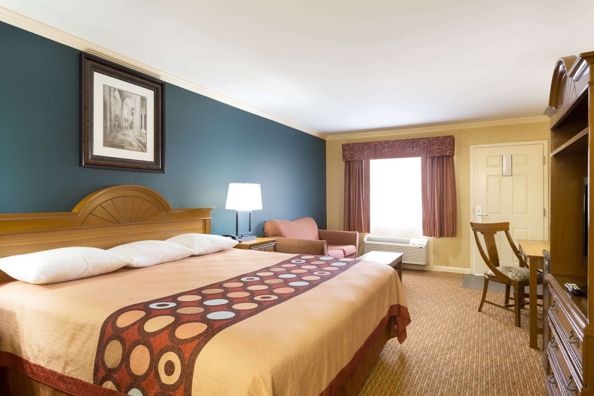 Super 8 by Wyndham Covington photo 2