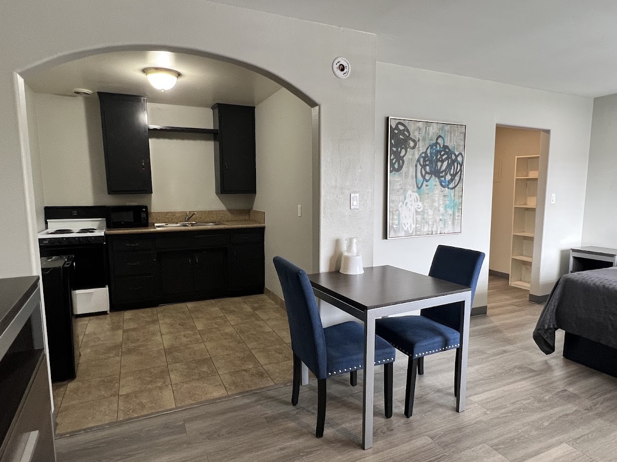 Cloud 9 Motel - Newly Renovated photo 3