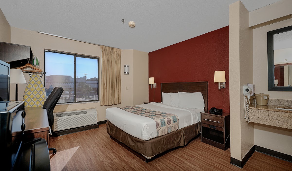 GreenTree Inn Houston IAH Airport photo 2