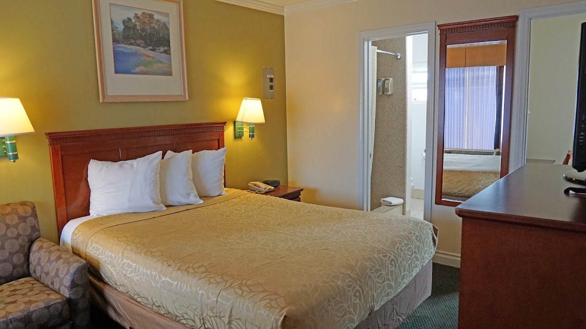 Redondo Inn & Suites photo 3