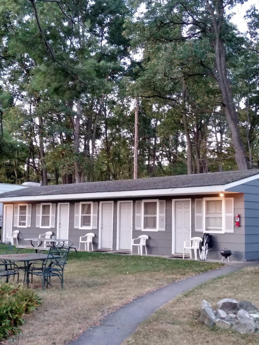 Crestwood Motel