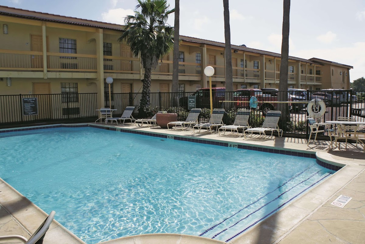 La Quinta Inn by Wyndham Clute Lake Jackson photo 3