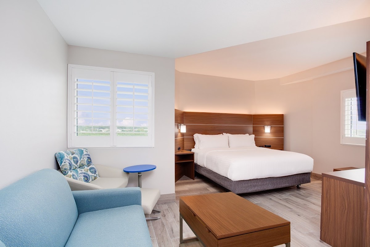 Holiday Inn Express & Suites Panama City Beach - Beachfront by IHG photo 2